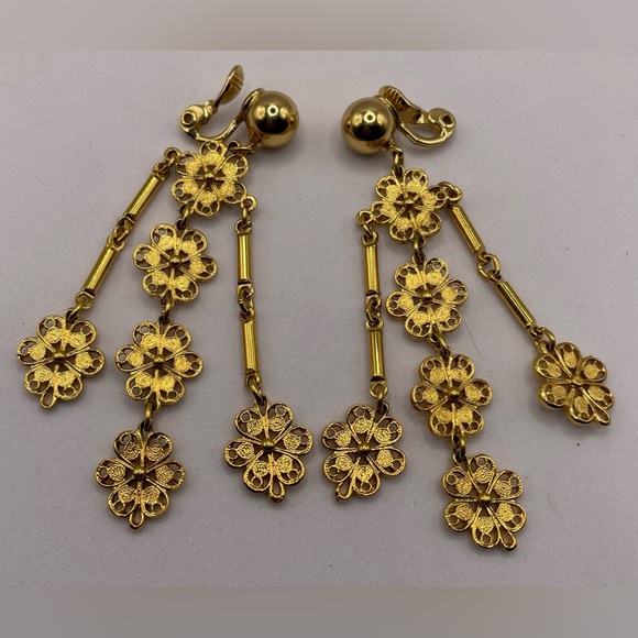 Vintage Monet Signed GoldTone Dangling Floral Flower Chandelier Clip On Earrings - Picture 7 of 9